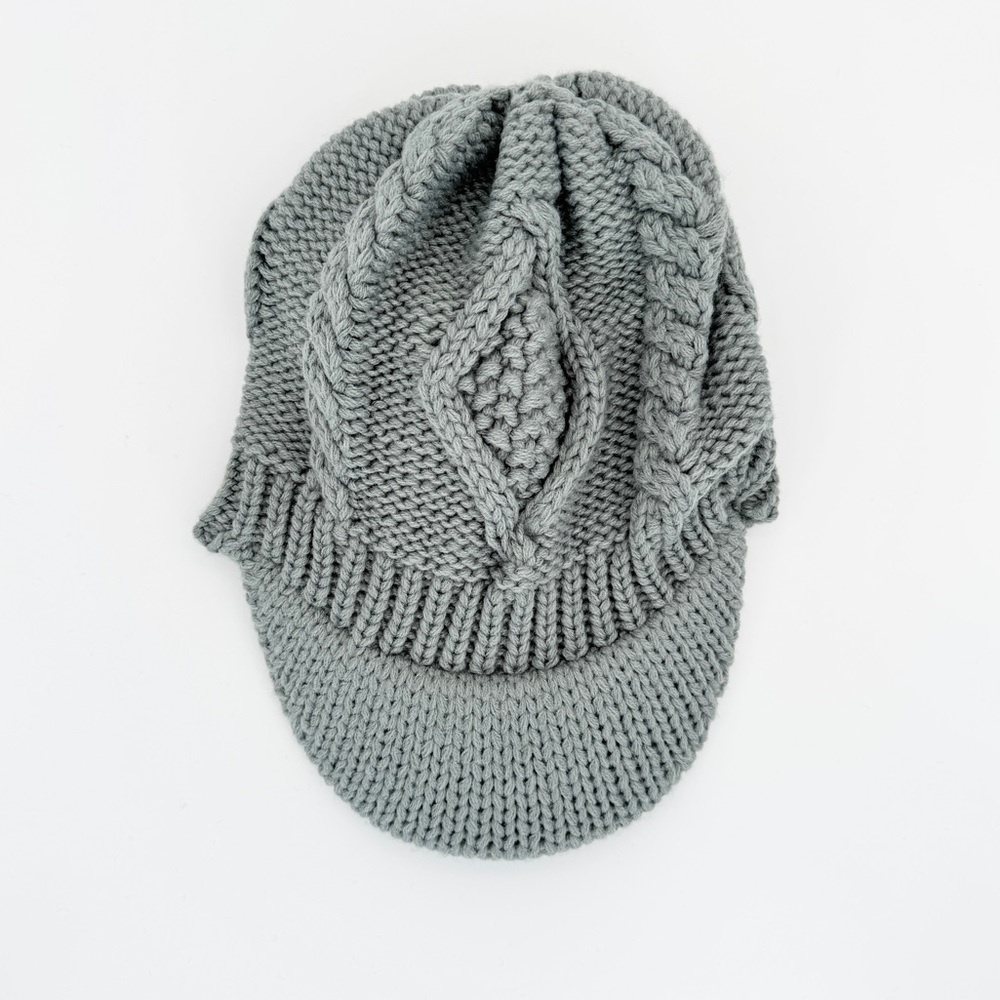 Cozy Cable Knit Visor Beanie Hat OS Gray‎ Brimmed Winter Chunky Knit Outdoor